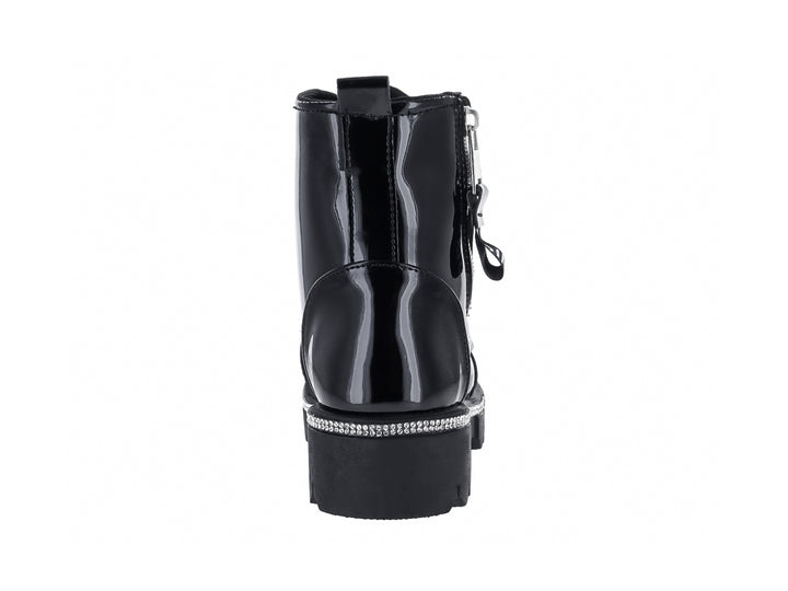 Bota de charol negro para mujer con plataforma decorada con cristales, agujetas y cierre lateral.