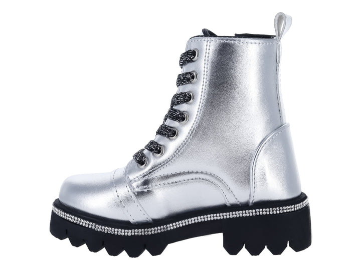 Bota Miroslava 1913 en color plata metálico con plataforma negra, detalles de brillos y cierre lateral.