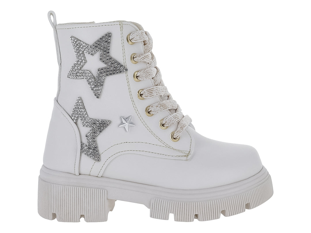 Bota blanca con suela track y decoraciones de estrellas brillantes en color plata.