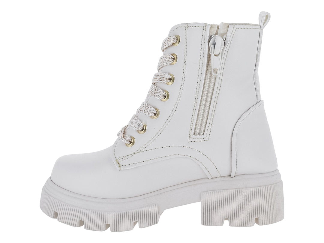 Bota blanca con suela track y decoraciones de estrellas brillantes en color plata.