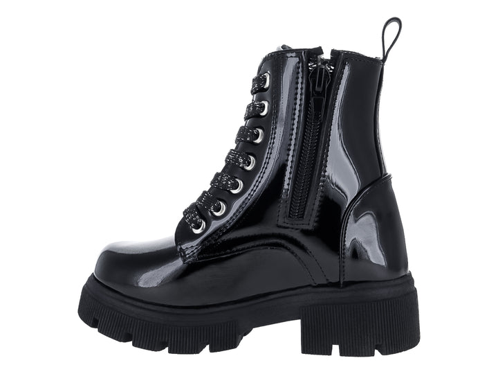 Bota de charol negro con plataforma y detalles de estrellas plateadas brillantes.