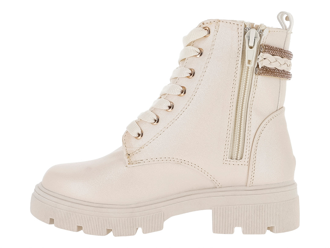 Botas color oro con suela track y detalle trenzado en el tobillo.