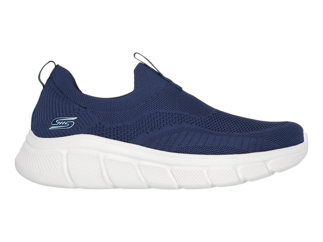 Tenis Skechers slip-on en color azul marino con suela blanca.