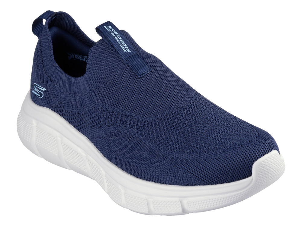 Tenis Skechers slip-on en color azul marino con suela blanca.