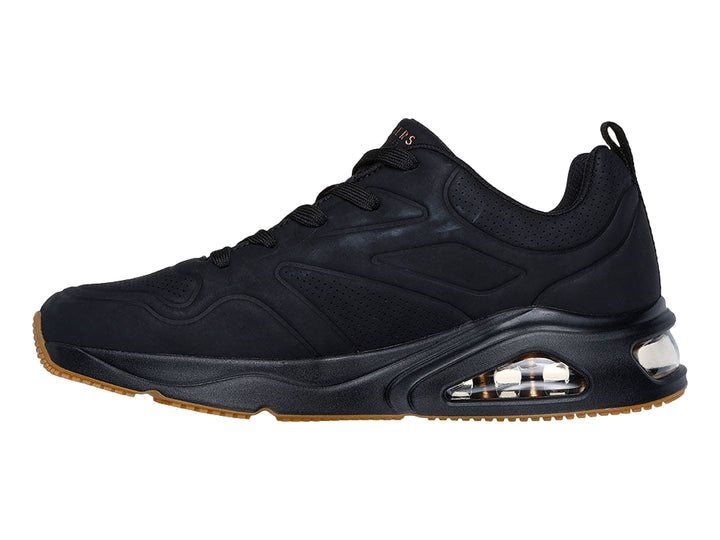 Tenis Skechers negros para hombre con cámara de aire visible en la suela y base color café.