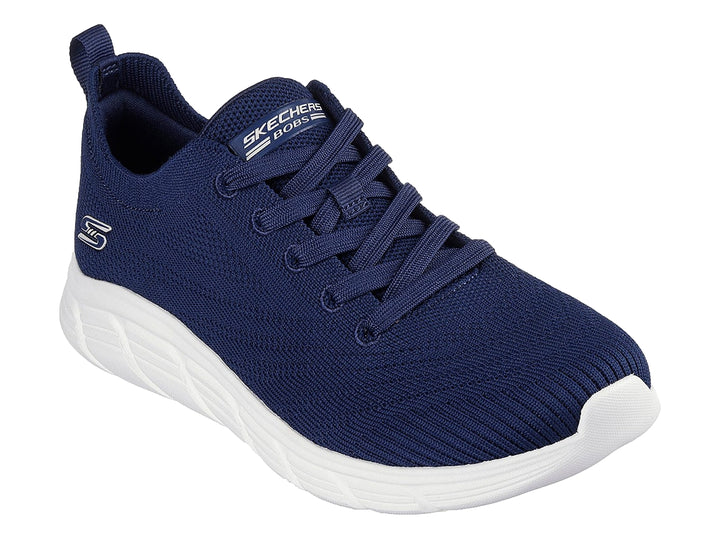 Tenis Skechers azul marino con suela blanca y cordones, diseño deportivo y tejido transpirable.
