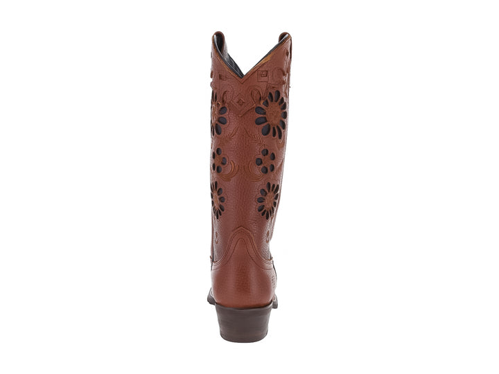 Bota vaquera color moka con detalles florales calados en el tallo y tacón bajo.