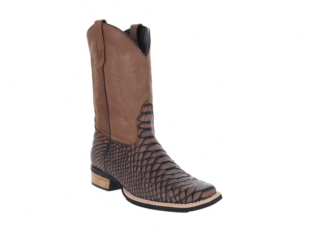 Bota vaquera para niño color moka con textura de piel de cocodrilo en la base.