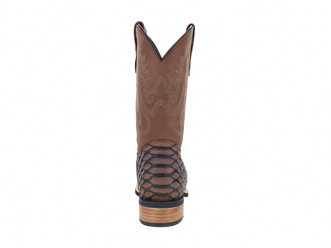 Bota vaquera para niño color moka con textura de piel de cocodrilo en la base.