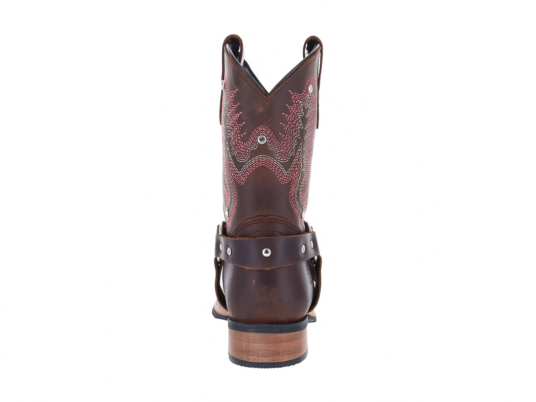 Bota vaquera color tang para niño con bordados rojos y correa con detalles plateados.
