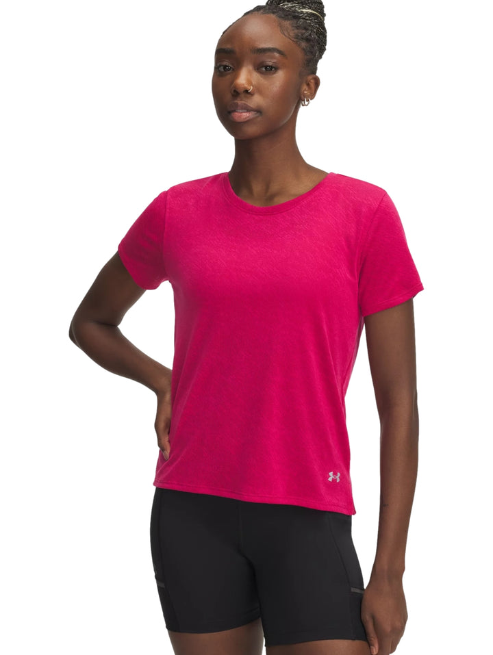 Camiseta deportiva de manga corta color rosa intenso para mujer de la marca Under Armour.