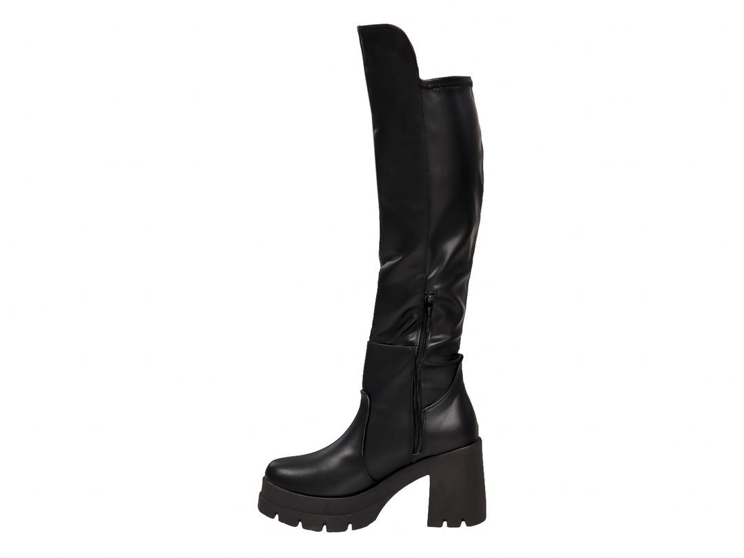 Botas altas color negro con tacón y suela de plataforma gruesa para mujer.