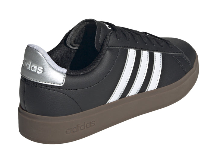 Tenis Adidas Grand Court 2.0 en color negro con tres franjas blancas y suela marrón.