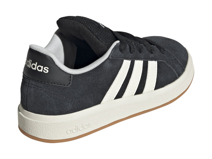 Tenis Adidas Grand Court 00s en color negro con franjas blancas y suela de goma marrón.