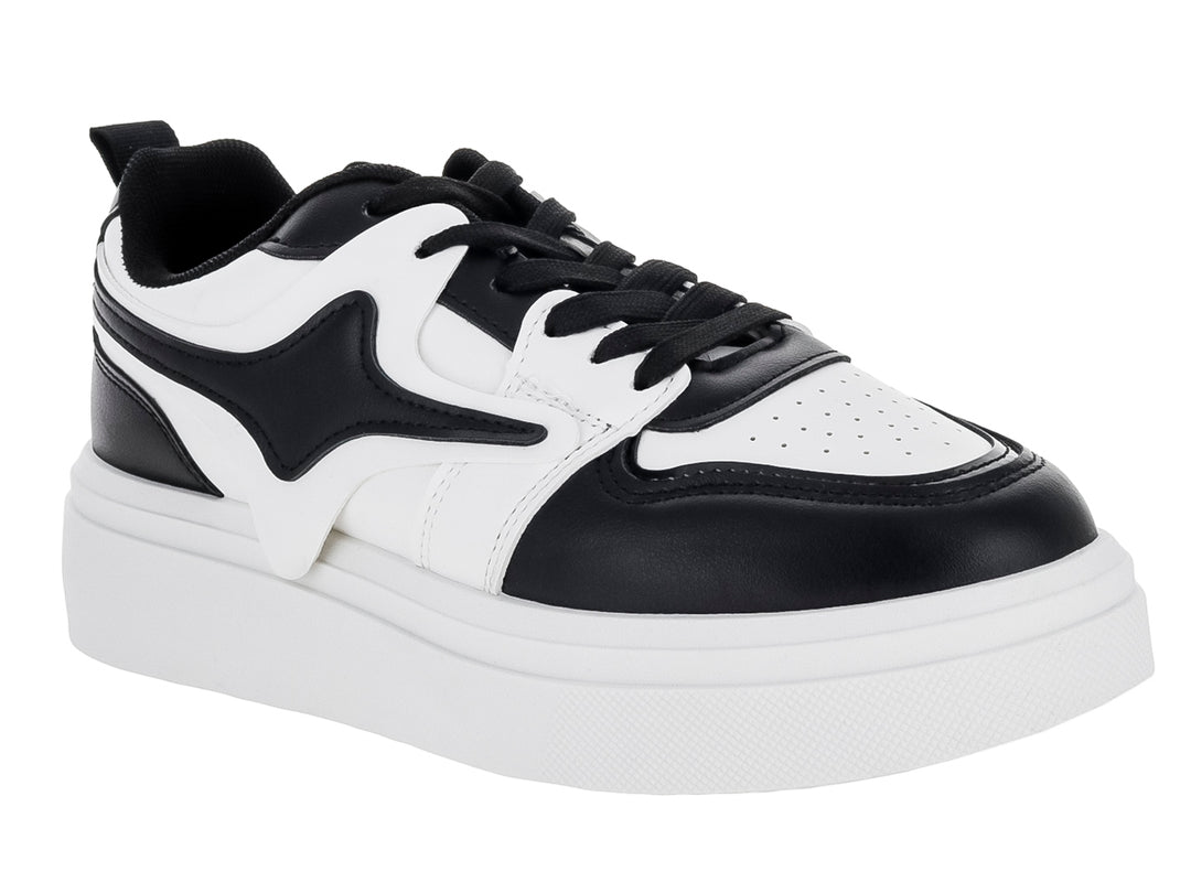 Tenis de plataforma en colores blanco y negro con suela gruesa blanca.
