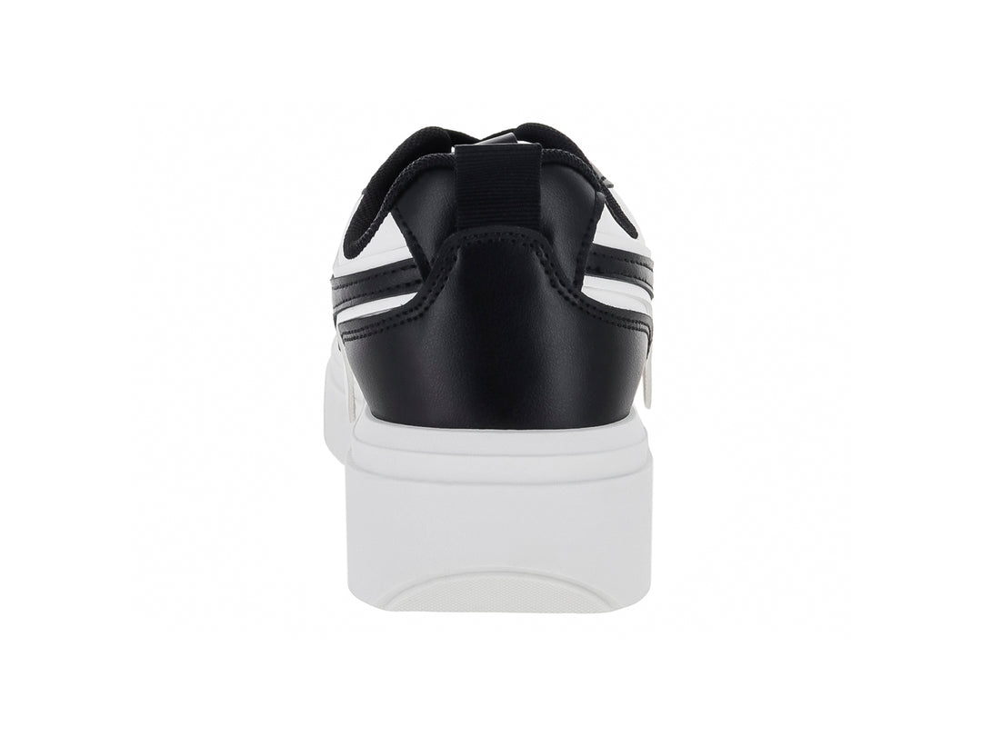 Tenis de plataforma en colores blanco y negro con suela gruesa blanca.
