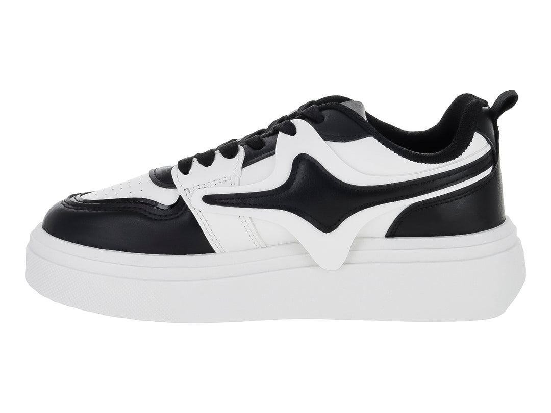 Tenis de plataforma en colores blanco y negro con suela gruesa blanca.