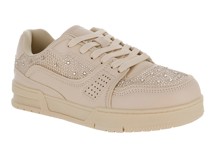 Tenis color blanco con incrustaciones de brillantes en el lateral y la punta.