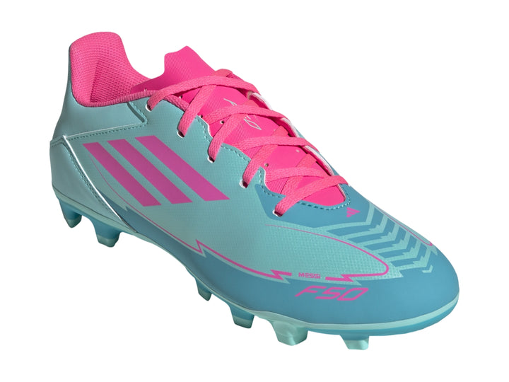 Botas de fútbol Adidas F50 color azul celeste con rayas y detalles en rosa.