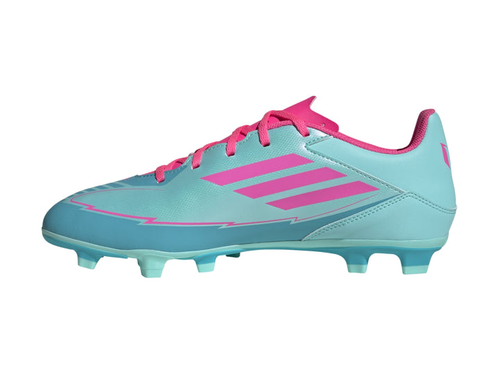 Botas de fútbol Adidas F50 color azul celeste con rayas y detalles en rosa.