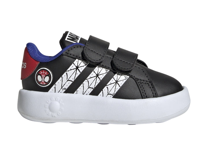 Tenis Adidas Grand Court Spider-Man para niño en color negro con detalles blancos, azules y rojos.