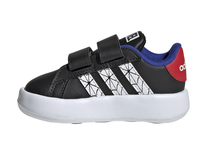 Tenis Adidas Grand Court Spider-Man para niño en color negro con detalles blancos, azules y rojos.