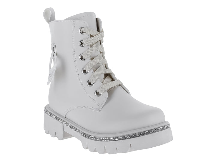 Bota blanca de material sintético con suela track y detalle de glitter plateado en la base.