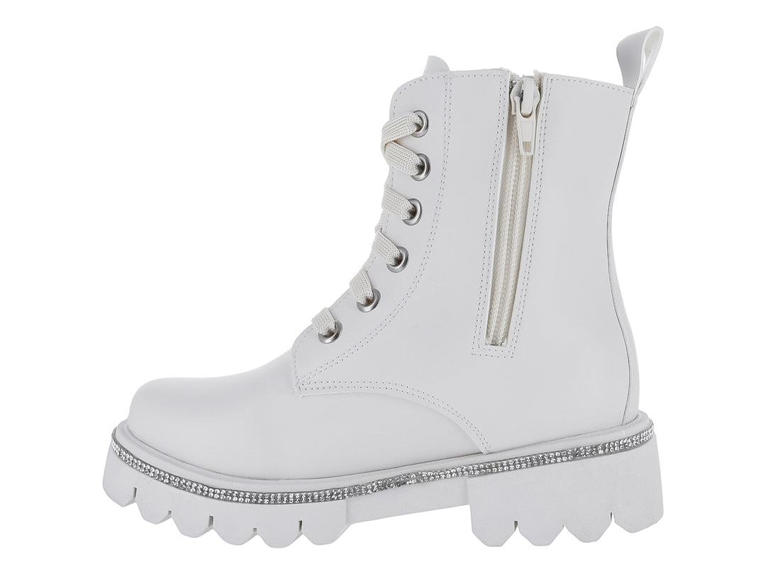 Bota blanca de material sintético con suela track y detalle de glitter plateado en la base.