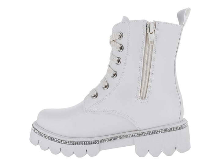 Bota blanca de material sintético con suela track y detalle de glitter plateado en la base.