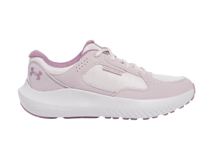 Tenis deportivos Under Armour Charged Versurge en color gris con suela blanca.
