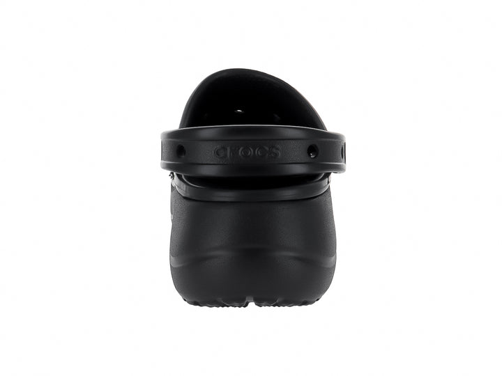 Zueco Crocs Baya Platform Clog en color negro con suela de plataforma y correa ajustable.