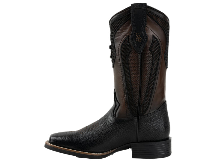 Bota vaquera de cuero en colores negro y marrón oscuro con textura rugosa.