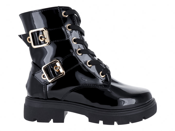 Bota negra de charol con plataforma, cordones y hebillas doradas.