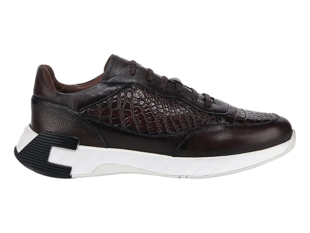 Tenis Cuadra en color café con detalles en piel de cocodrilo y suela blanca y negra para Hombre.