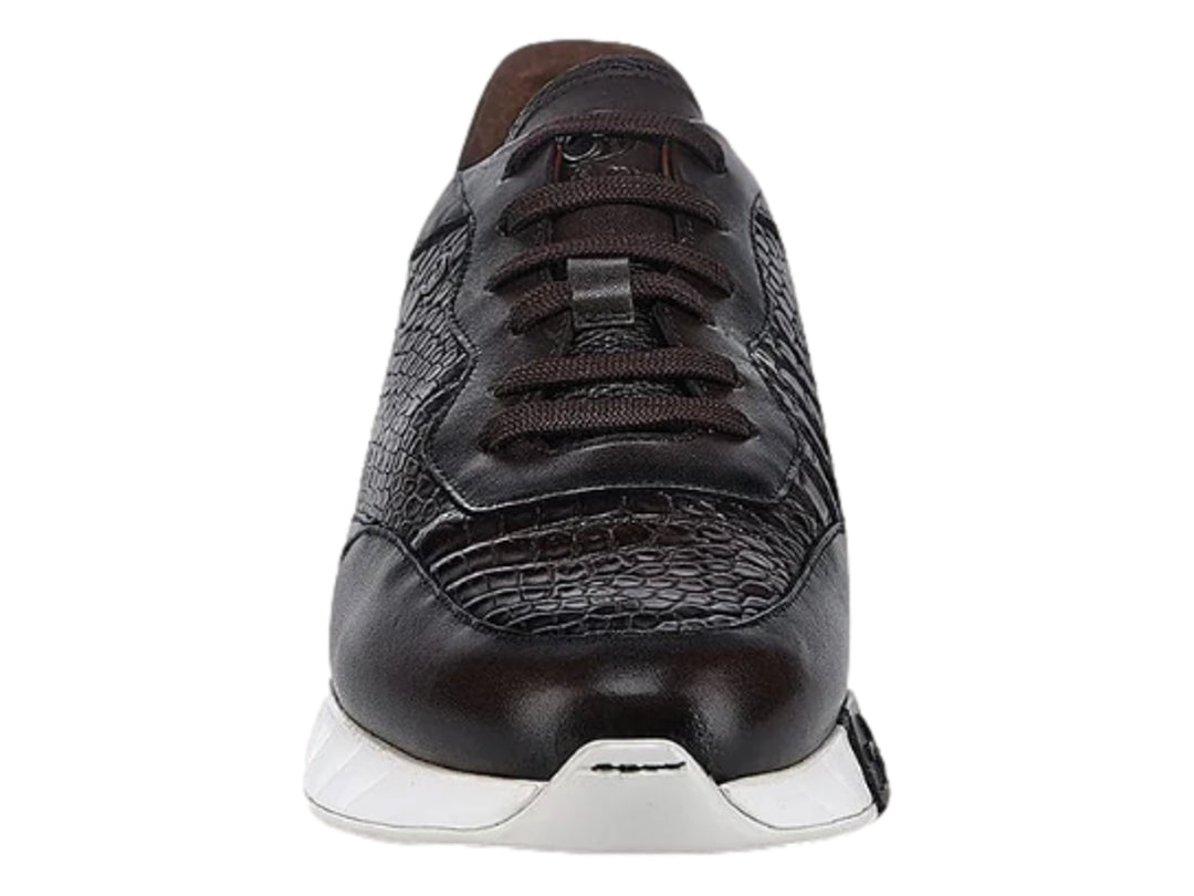 Tenis Cuadra en color café con detalles en piel de cocodrilo y suela blanca y negra para Hombre.