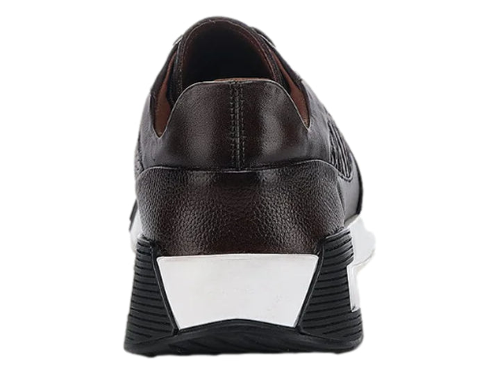 Tenis Cuadra en color café con detalles en piel de cocodrilo y suela blanca y negra para Hombre.