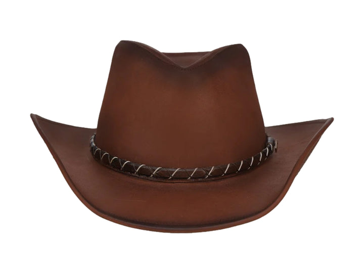 Sombrero vaquero de cuero color miel con banda decorativa trenzada en la base de la copa.