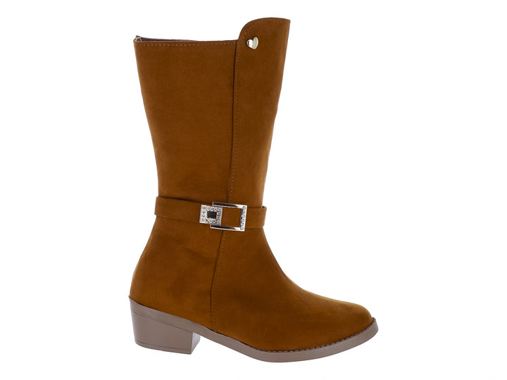 Bota color miel de caña media con hebilla plateada y tacón bajo cuadrado.