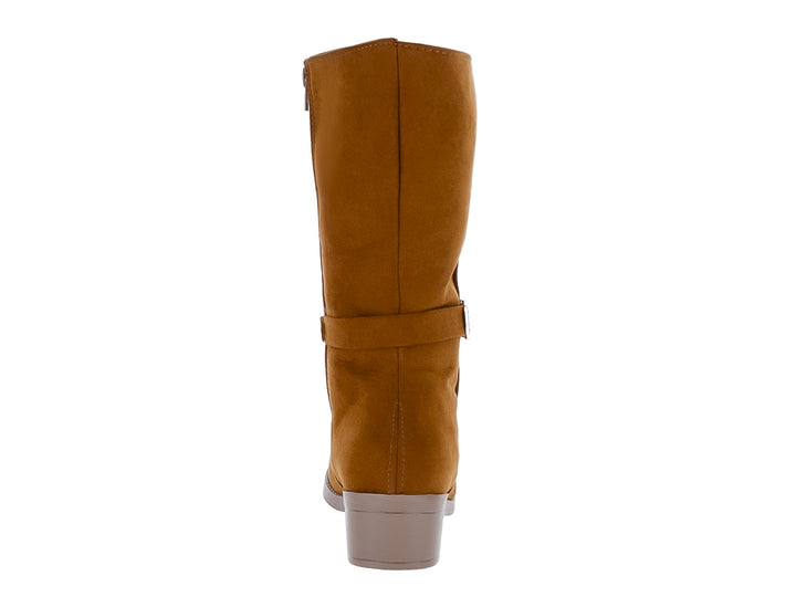 Bota color miel de caña media con hebilla plateada y tacón bajo cuadrado.