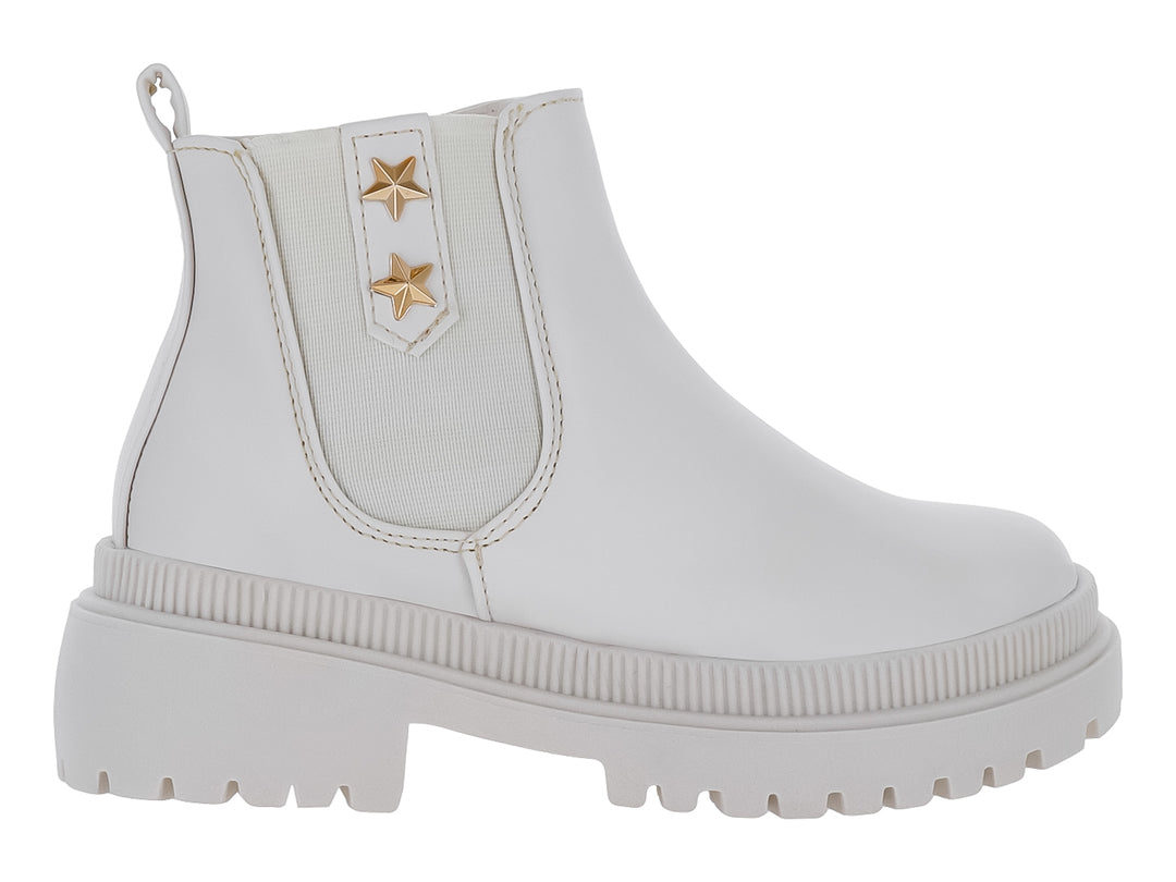 Bota de tobillo color latte con suela track y dos estrellas doradas en el lateral.