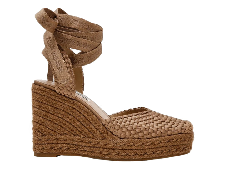 Sandalia de plataforma cuña color tan con diseño tejido y cintas para amarrar al tobillo.
