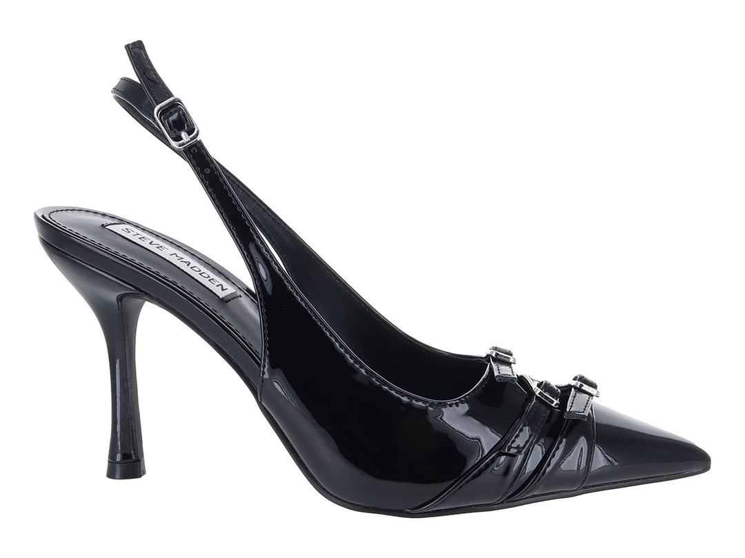 Zapato de tacón Steve Madden color negro brillante con punta afilada y correa ajustable al tobillo.