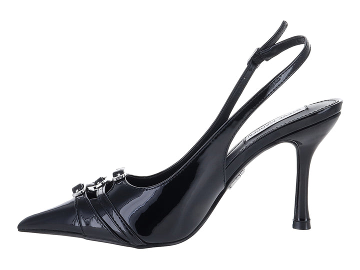 Zapato de tacón Steve Madden color negro brillante con punta afilada y correa ajustable al tobillo.