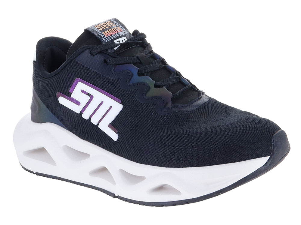 Tenis deportivos Steve Madden color negro con suela blanca gruesa y detalles holográficos.