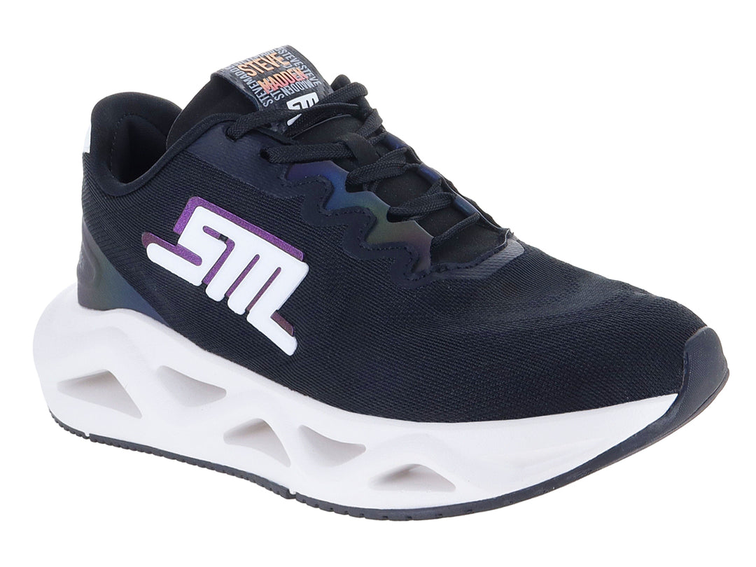 Tenis deportivos Steve Madden color negro con suela blanca gruesa y detalles holográficos.