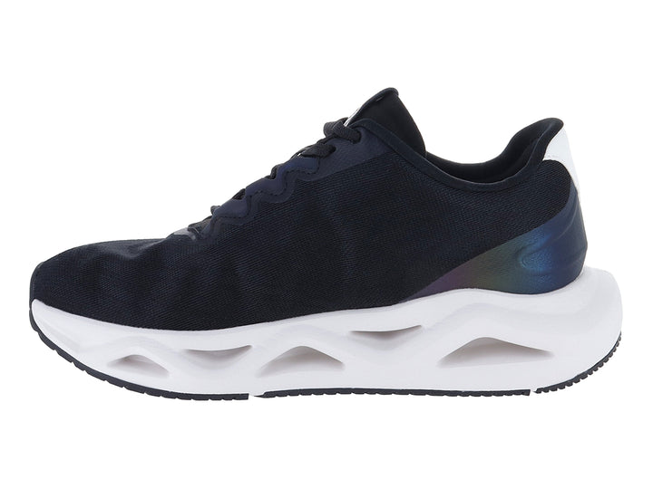 Tenis deportivos Steve Madden color negro con suela blanca gruesa y detalles holográficos.