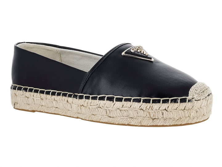 Zapato tipo alpargata color negro con suela de cuerda beige y detalle metálico en la parte superior.