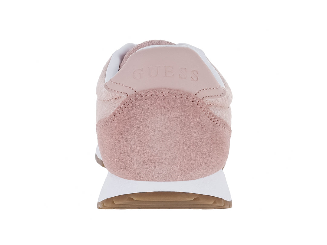 Tenis Guess color rosa claro con suela blanca y detalles en gamuza sintética.