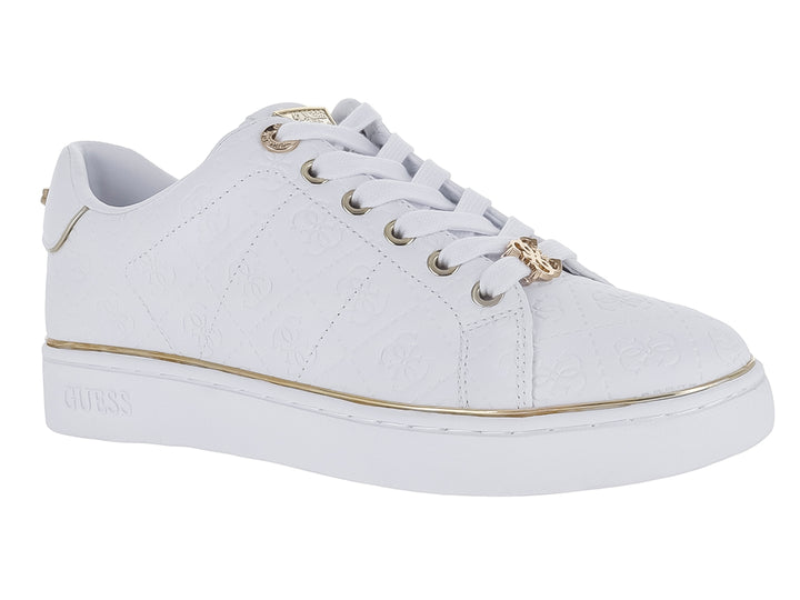Tenis Guess color blanco con detalles en dorado y monograma grabado en el cuerpo del zapato.