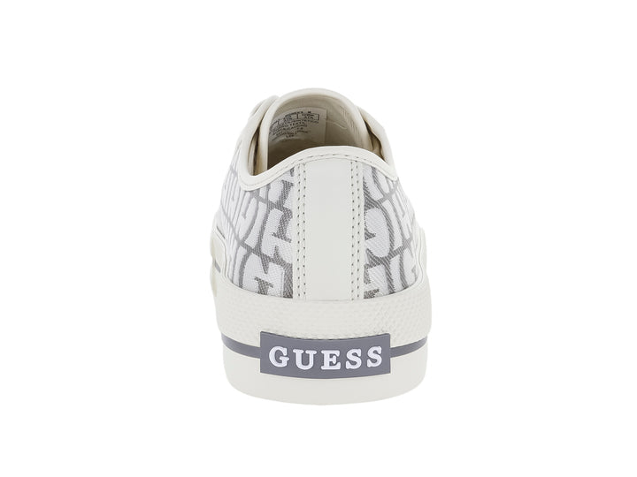 Tenis casuales Guess color gris y blanco con estampado de monograma y suela blanca.